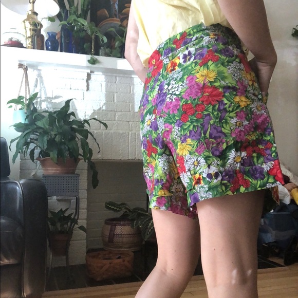 Botanical floral slower Shorts - Picture 3 of 4